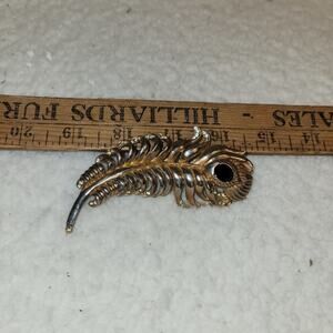 Vintage Peacock Feather Brooch Gold Tone Rhinestone‎ Pin Black Faceted Stone 3"